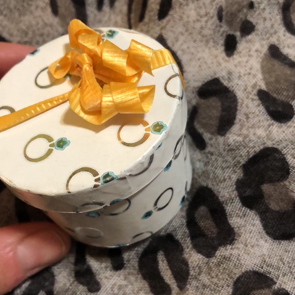 REAL SILVER stamped ring, faceted catches light NEW - Picture 3 of 7